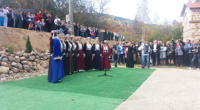Nastup Kud-a Kopaonik u Brnjaku (Zubin Potok) mestu gde je bila prva škola Jelene Anžujske 
